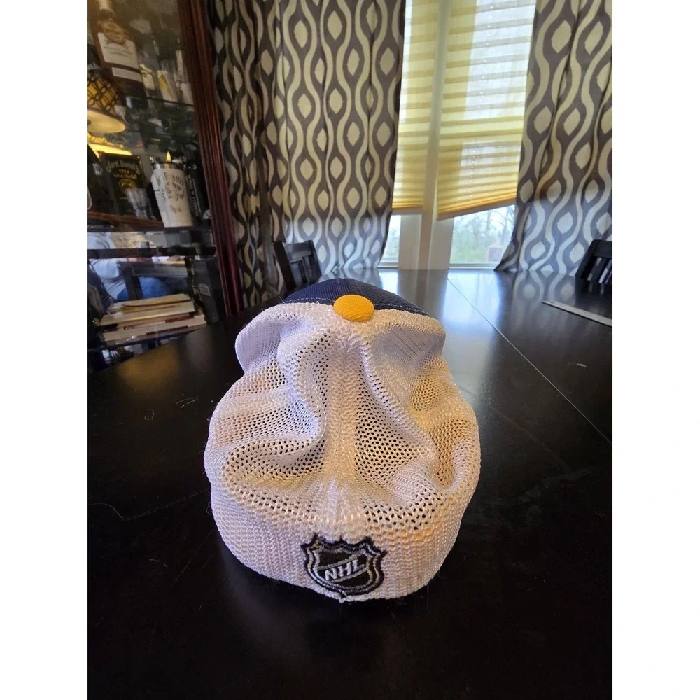 Reebok Kids OSFM Nashville Predators Trucker Hat Navy Yellow Mesh NHL Cap